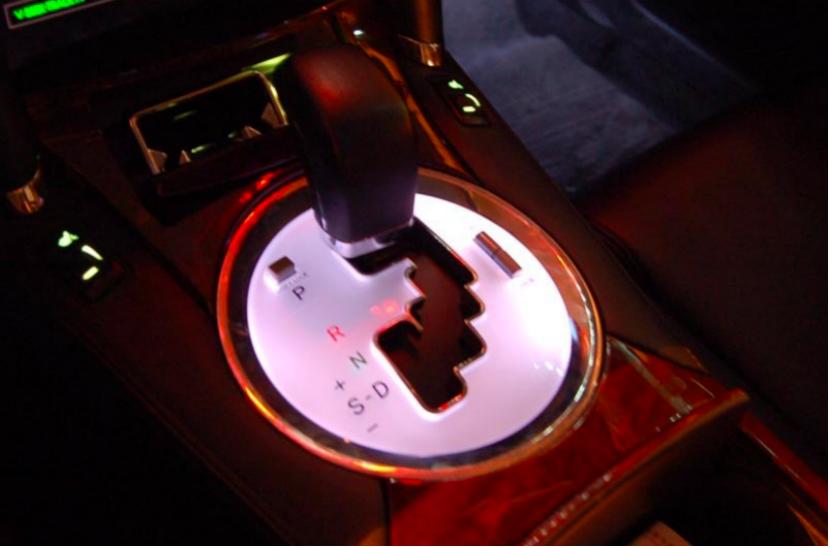 一汽丰田锐志汽车经典情怀老车,一汽丰田锐志2.5v尊锐版