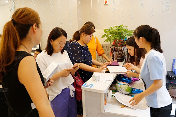 美容产品ppt讲解技巧,美容师销售技巧和话术900句图片