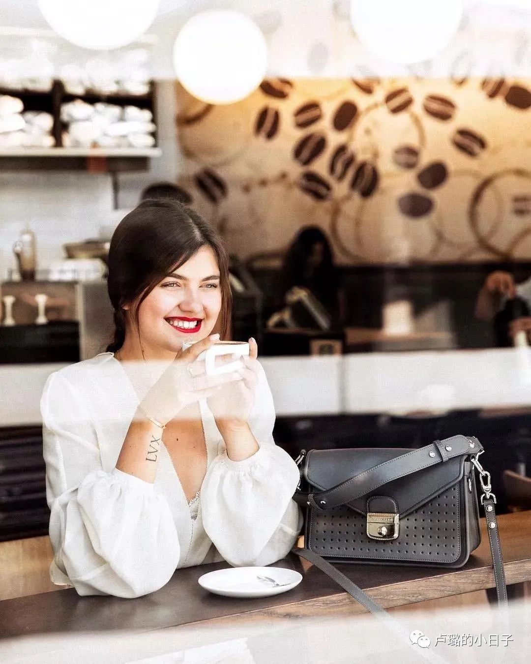 最有权势的德国总理天天背的千元包，这个法国的品牌到底多好用