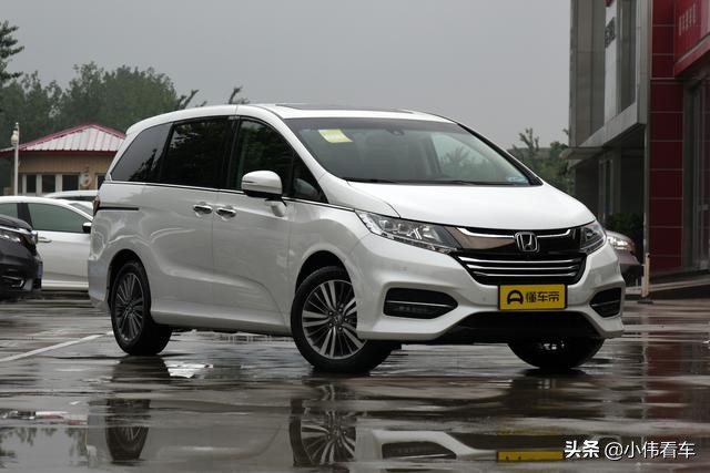 小欢喜杨杨和父母一起开卡丁车,小欢喜季杨杨和父母开卡丁车