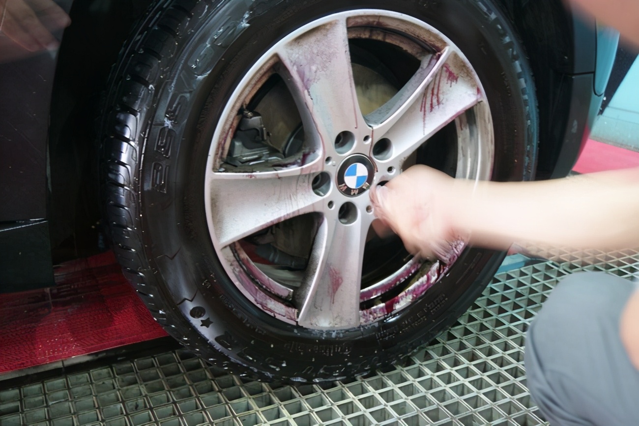 洗车不专业的坏处,洗车不干净全车有污点