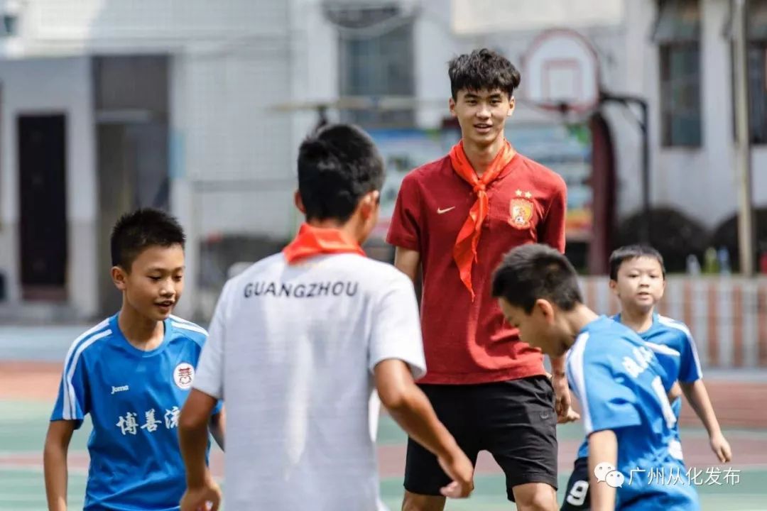 广州恒大公益赛,广州恒大足球学校足球比赛