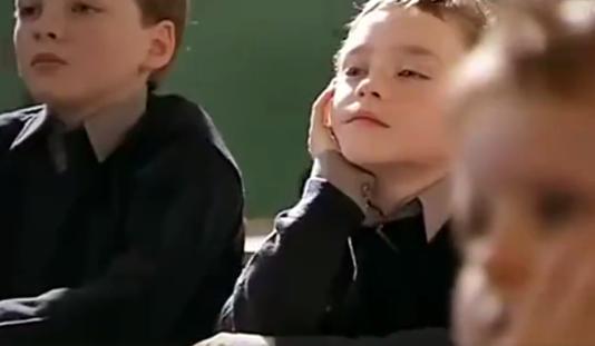 8岁男孩爱上老师，生死不顾为爱决斗！