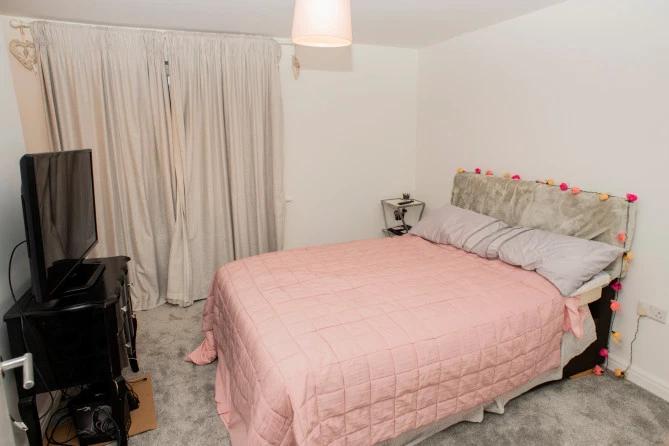 英国女富二代8000万豪宅,三年不喝饮料