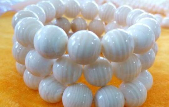 有三种颜色的玉石是什么,好几种颜色的玉石