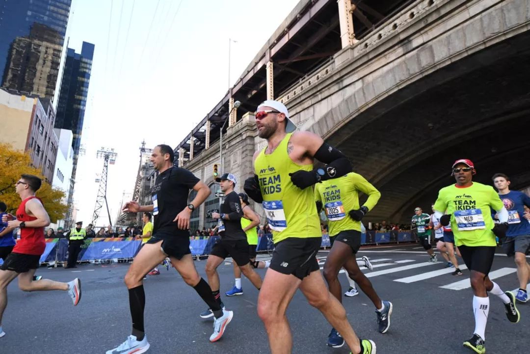 马拉松比赛怎么不撞墙,马拉松撞墙从什么时候开始