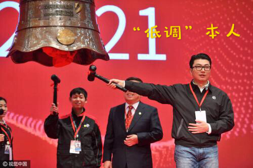 顺丰王卫跟雷军合作的视频,雷军发布会王卫