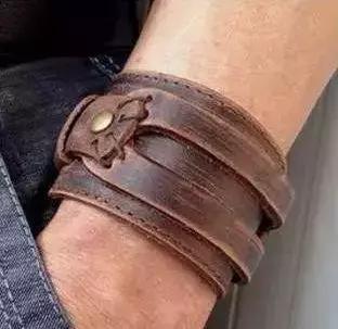 男士简约手串搭配,男士手串搭配什么简单大气