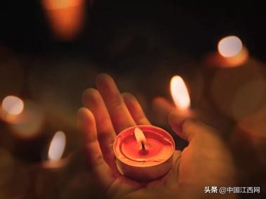 女服务员长发卷进和面机,长发卷入和面机女子挣扎3分钟