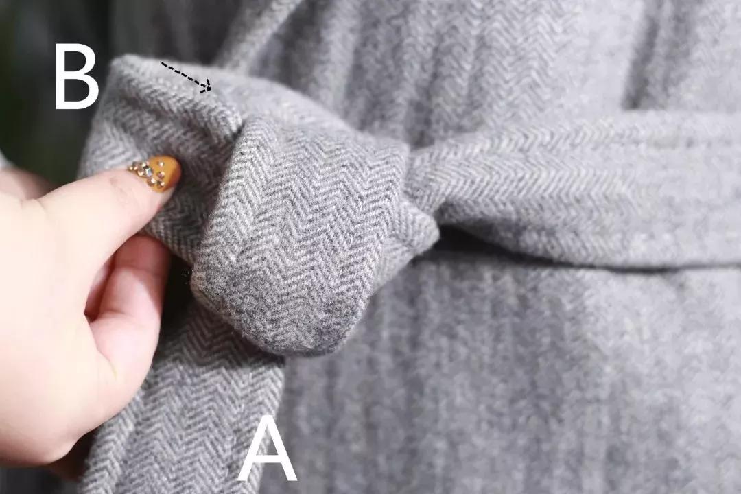 皮风衣腰带后面系法,风衣后面的腰带怎么系好看