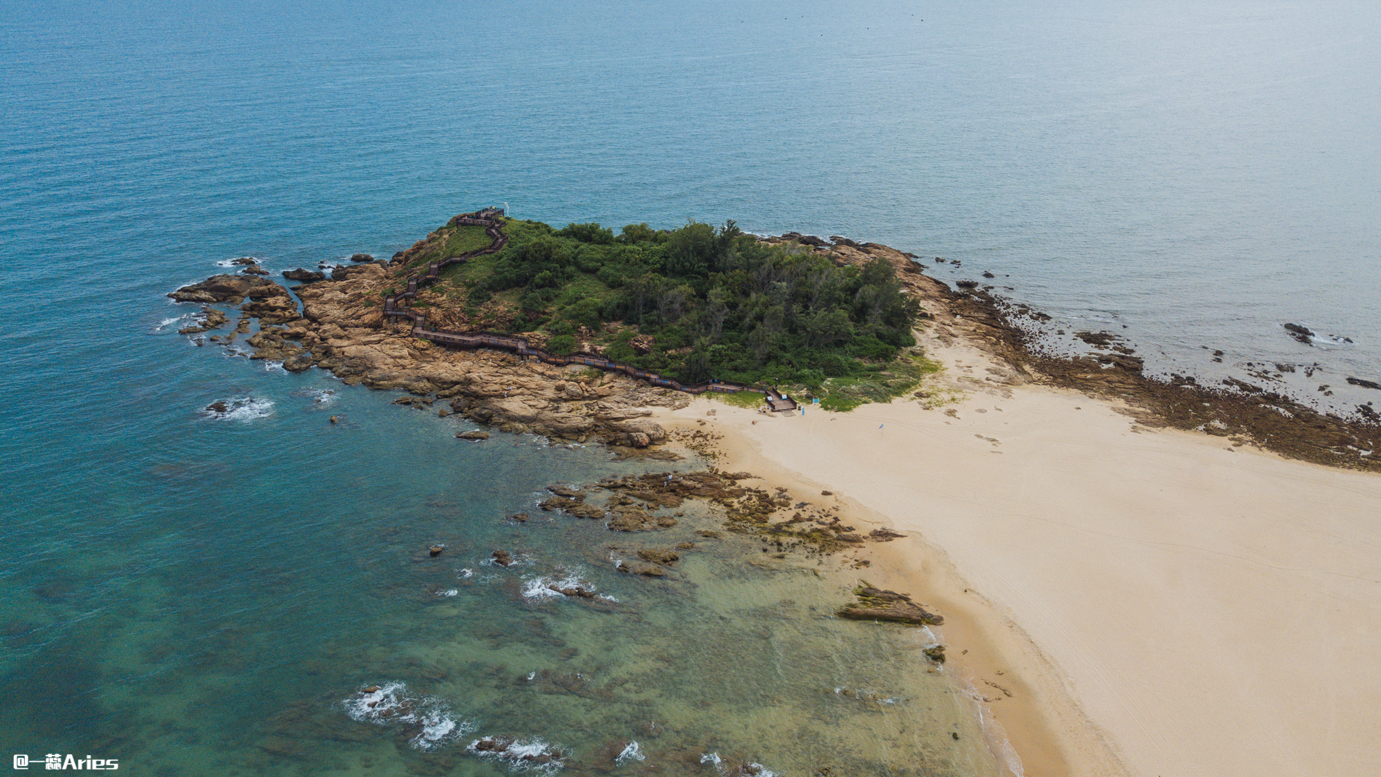海南月亮湾旅游攻略,海南最美海湾旅游攻略