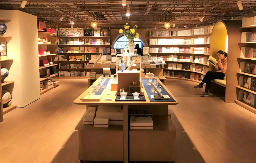 湖滨银泰in77每日客流量,杭州湖滨银泰in77销售额