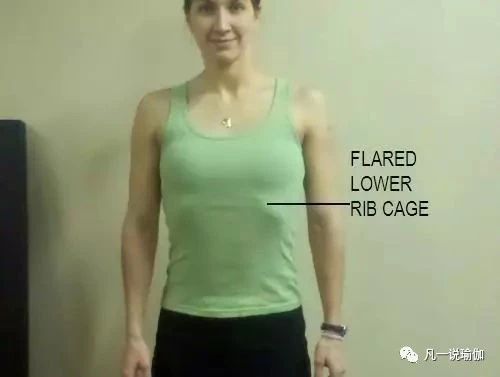 改善肋骨外翻的3个步骤，能做到第1步，肋骨外翻就等于好一大半了