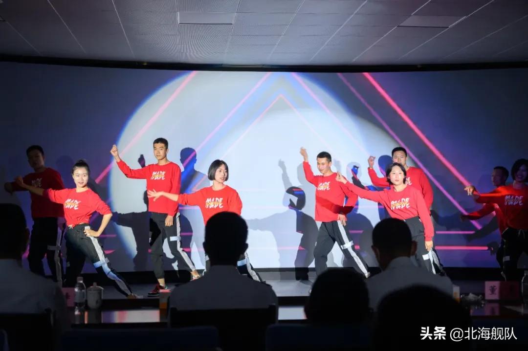 后浪奔涌在时代的潮流里,后浪奔涌而来