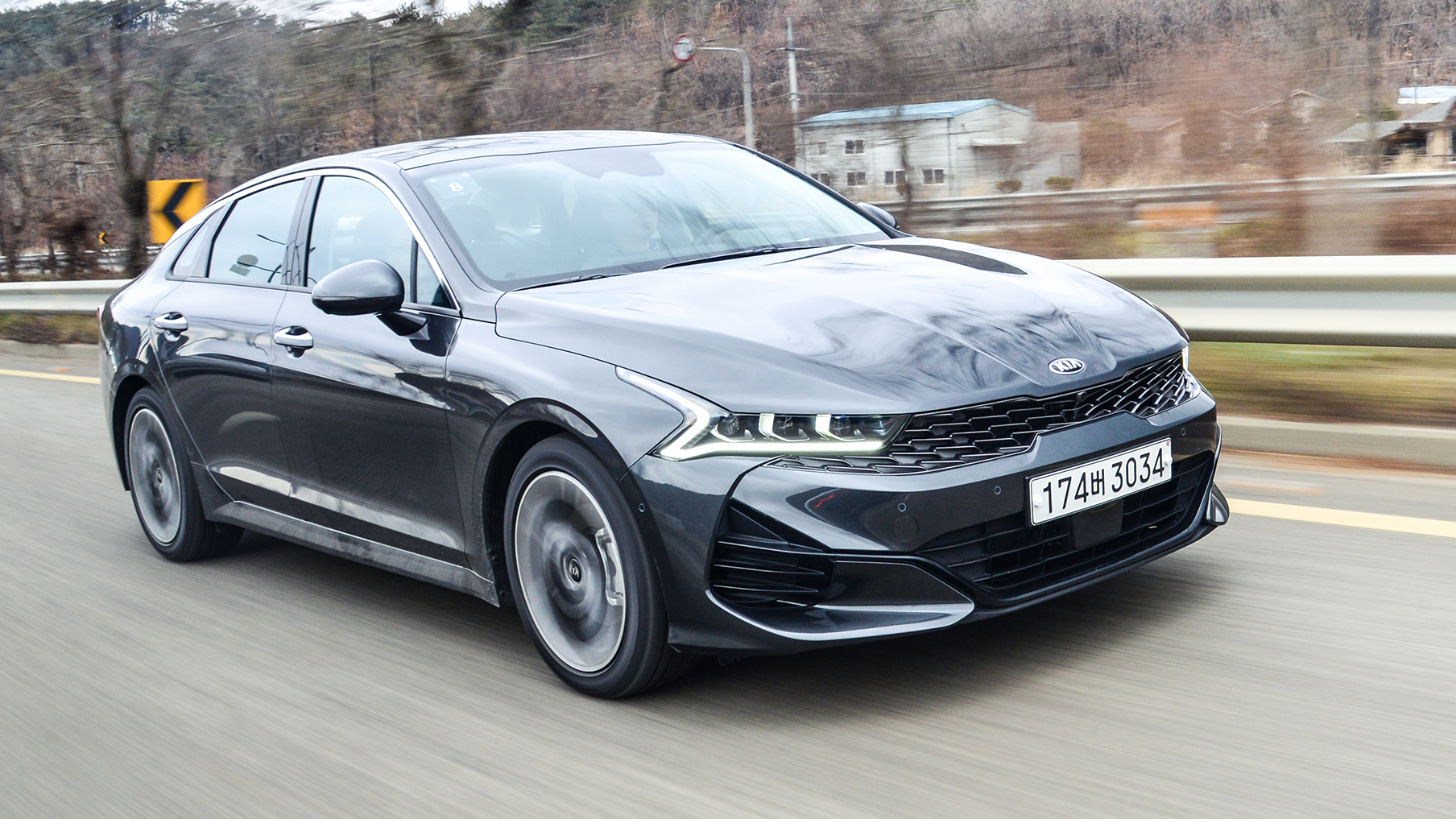 全新起亚k5高颜值运动帅气真香,起亚k5是b级车吗