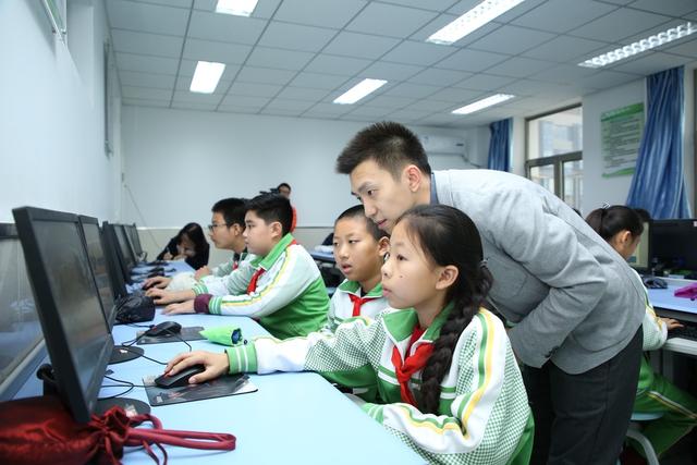 芳草地国际学校新疆,芳草地国际学校一年级