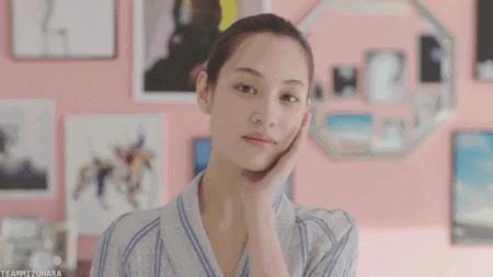 脸上泛红可以用含酒精的护肤品吗,护肤品里都含有美容酒精吗