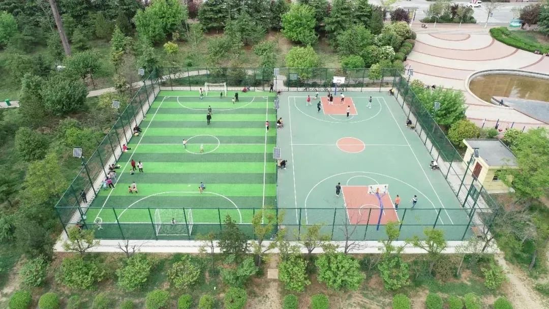 每个小区建足球场,国家要求小区建足球场