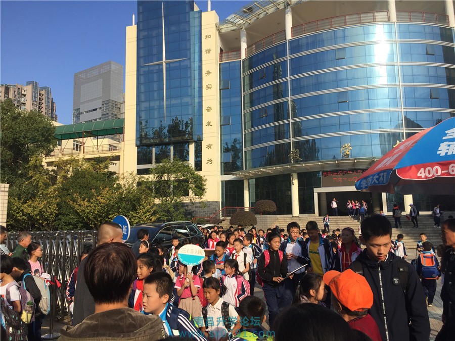 走进校园小学生们的笑容天真烂漫,走进南昌红谷滩新区实验学校