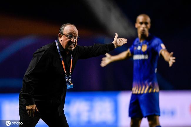 贝尼特斯的抑郁症,贝尼特斯眼神空洞