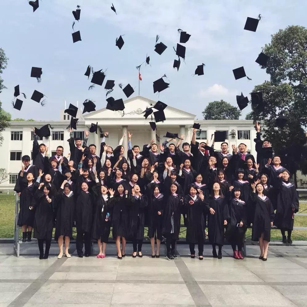 成体，一所靠“抓小偷”牢牢锁死热搜的学校