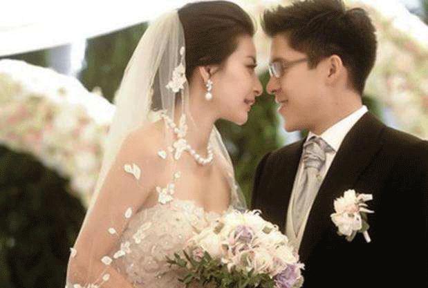 备婚的新娘们视频,备婚中式婚纱推荐