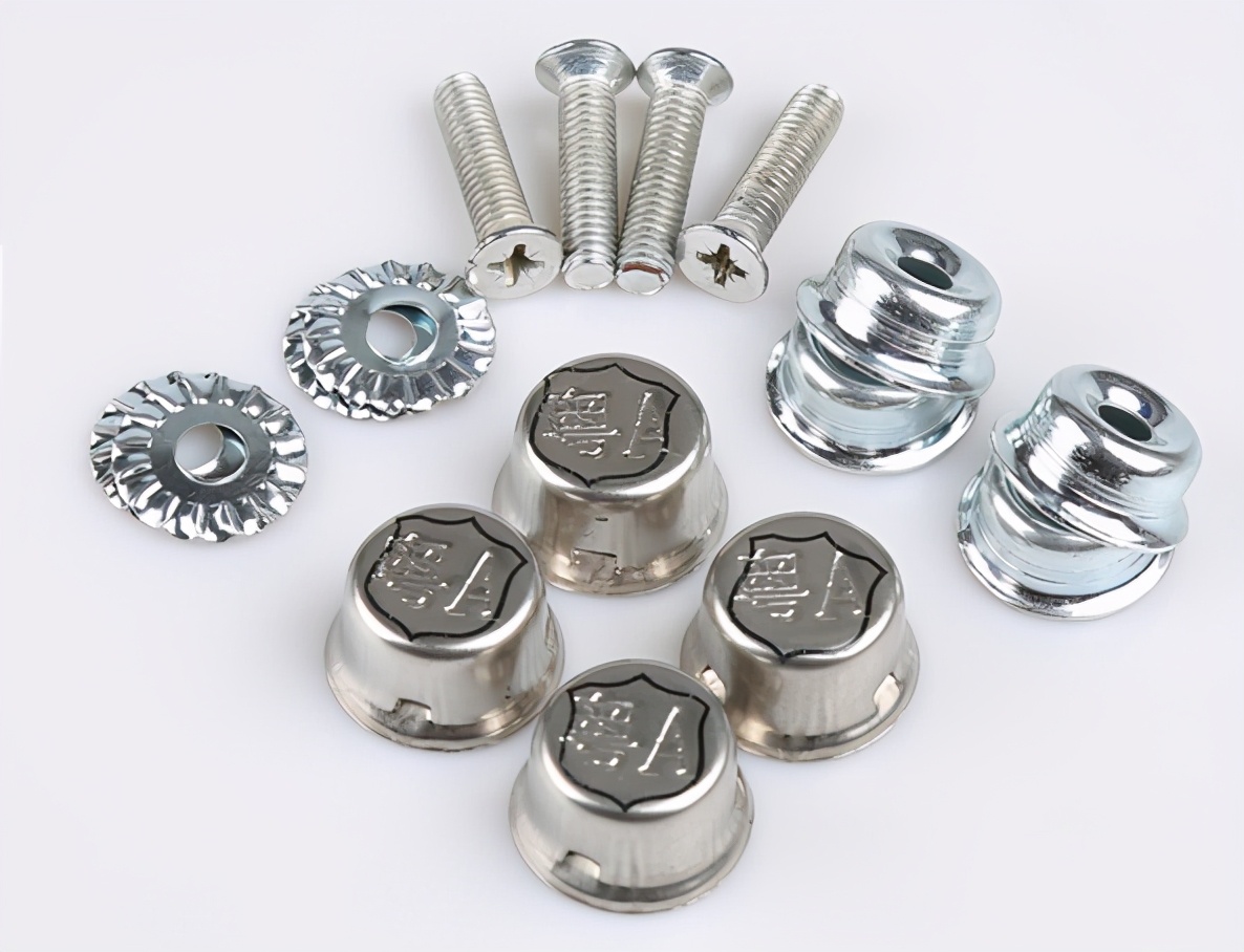 号牌固封扣盖被大水冲走，能不能用家用螺帽重新安装？