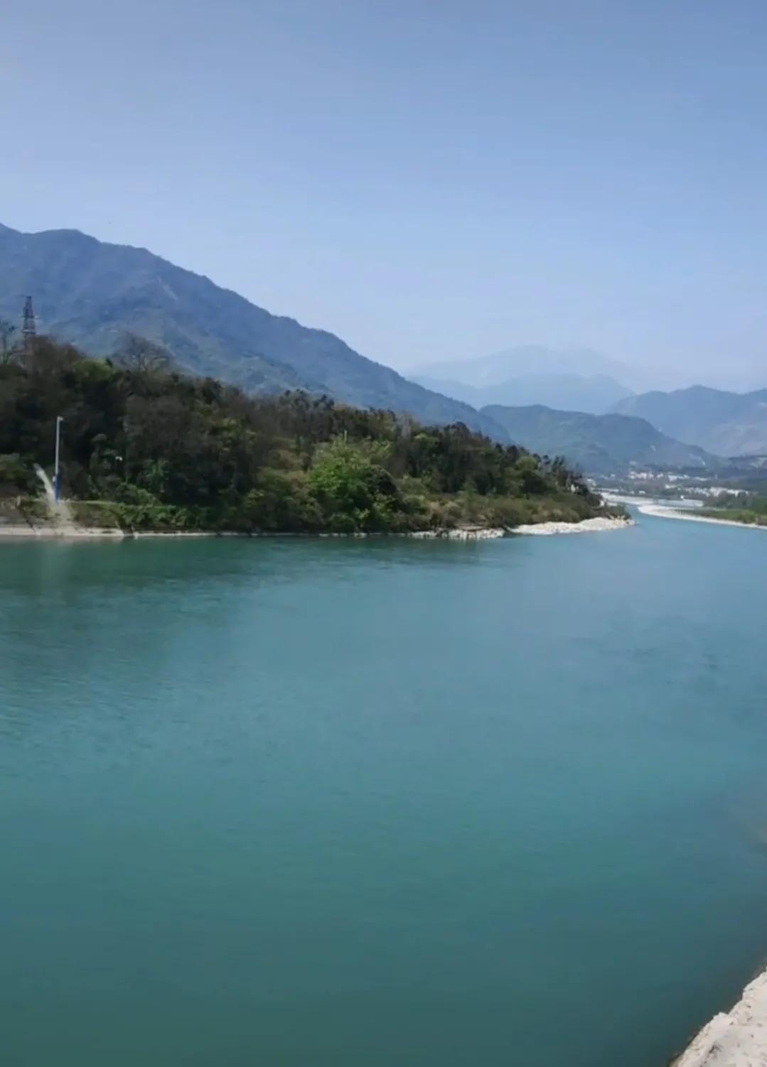乐山和都江堰哪个地方居住环境好,都江堰居住环境