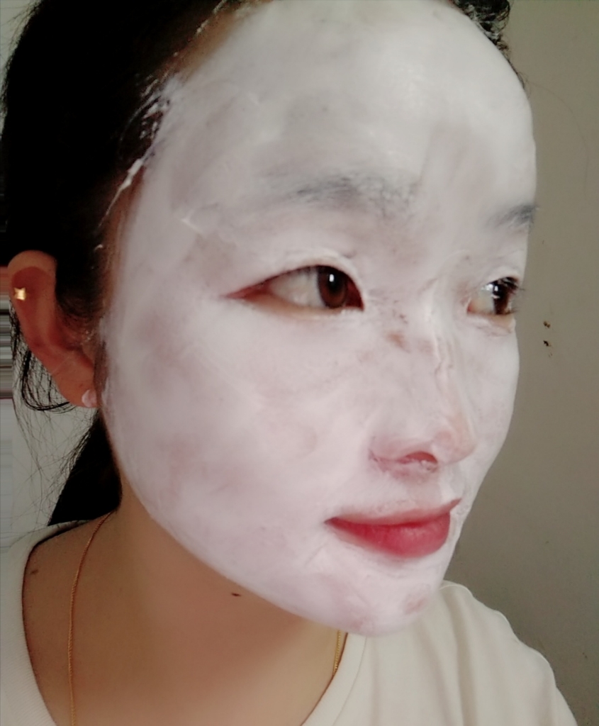 一叶子面膜和膜法世家面膜哪个好,膜法世家的白面膜好还是黑面膜好