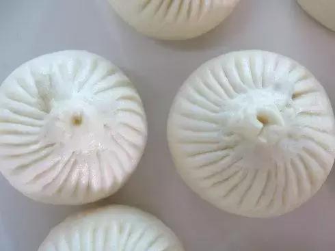 包子好吃诀窍牢记柔软筋道,包子捏不住老开口