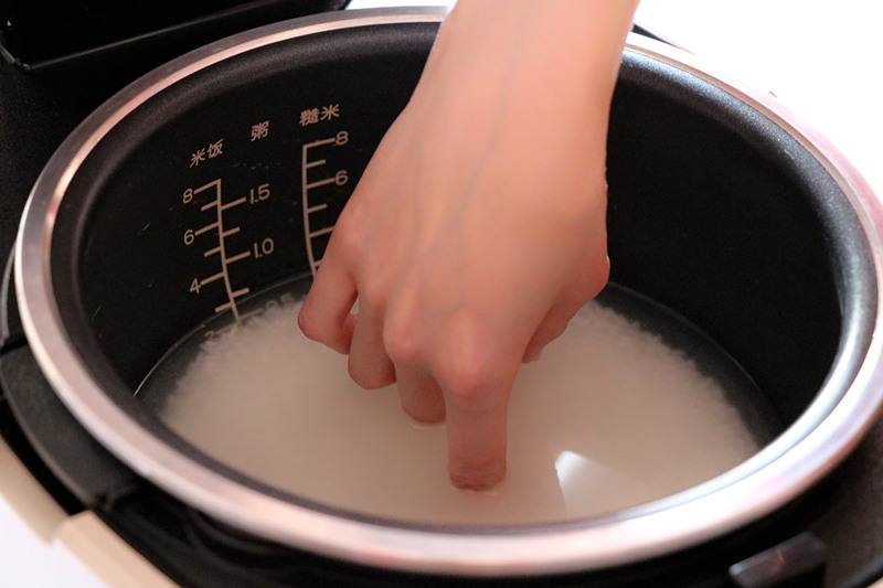 煮饭要放什么煮出来的米饭才香,煮饭到底用冷水