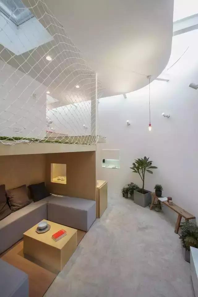 夫妻生了八个孩子在北京蜗居,北京一家四口蜗居45平米