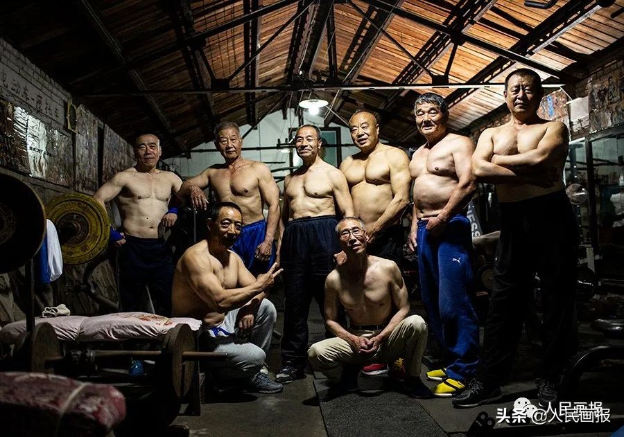 年纪最大超80岁？组图看北京二七机车厂里的“健身大爷们”
