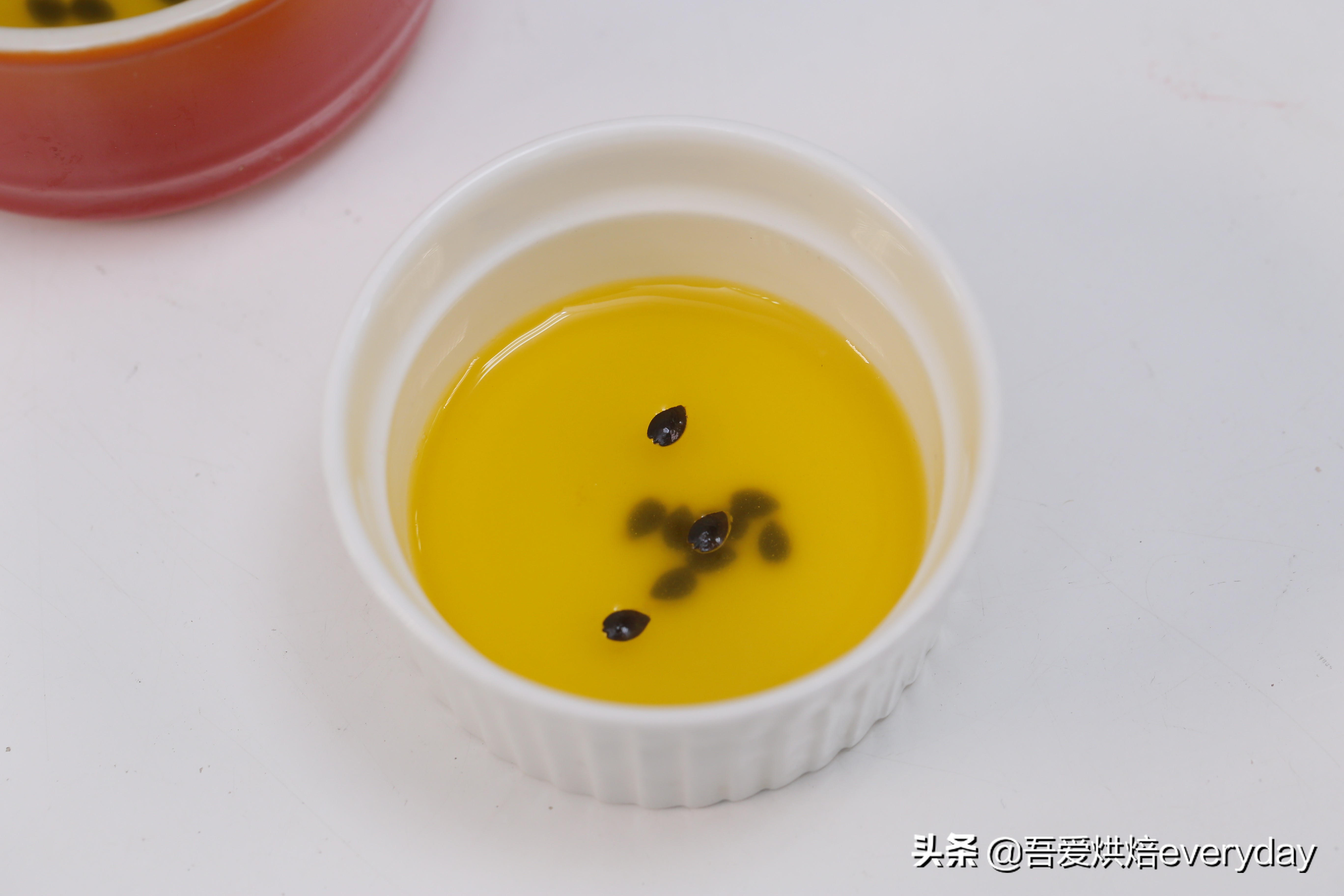 简单又美味的百香果布丁，3分钟学会，宝宝也能吃