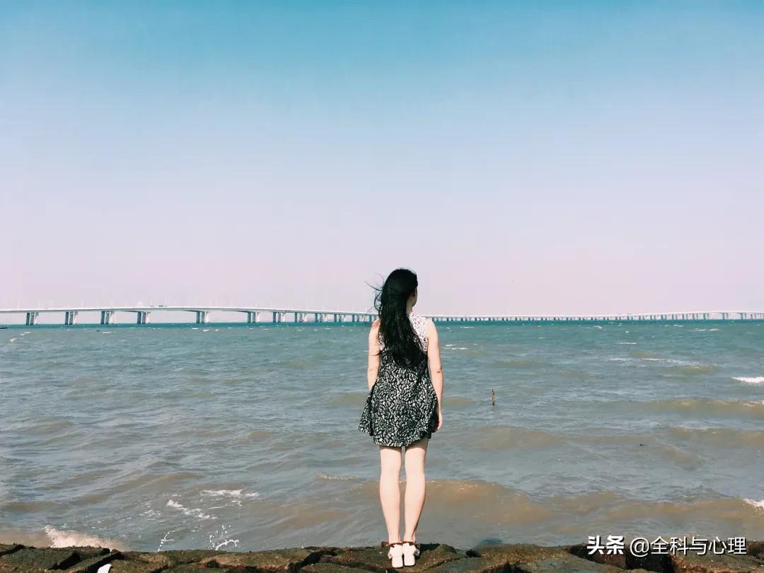 当你不开心的时候抬头看看天空,不开心的时候抬头看看天空下一句