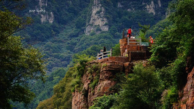 小游万仙山体验郭亮绝壁长廊,万仙山郭亮村景区瀑布介绍
