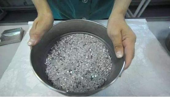 河南人工钻石为什么还那么贵,没加工的钻石价值