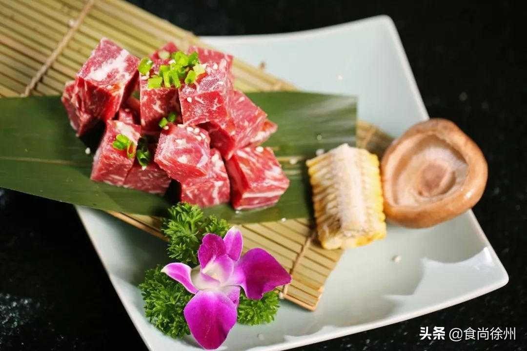 徐州发现超魔幻烧肉酒场，颜值赛高！可以大口吃肉大口喝酒！