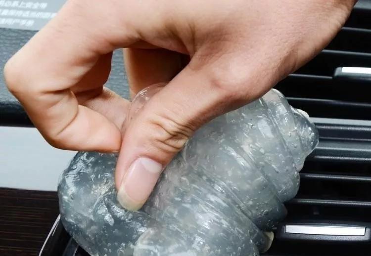 才明白中控台下的插孔难怪修车工“死活”不想说原来一插上变高配