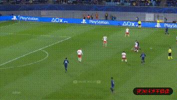 遭全世界豪门哄抢，世界足坛T1级别潜力中卫——乌帕梅卡诺