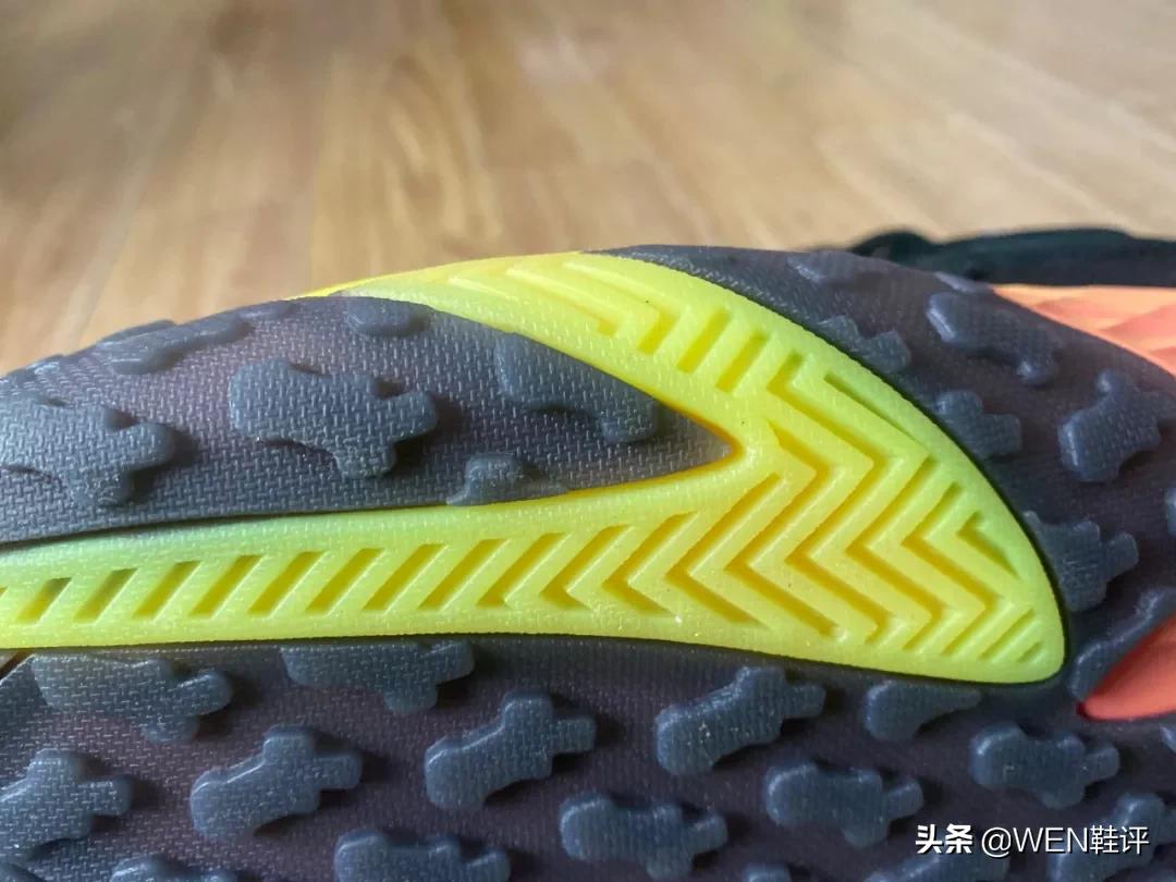 yeezy70018款值得购买吗,yeezy700经典款