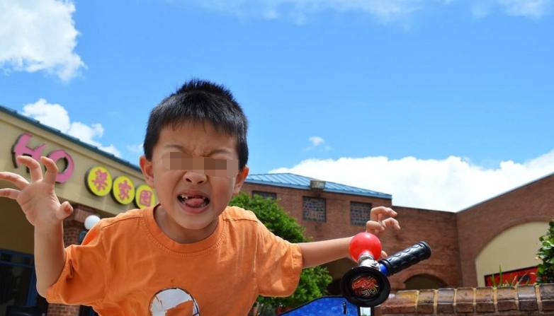 养儿子怎样养才能养好看,养儿子要怎么养了才能更帅气