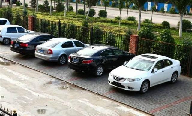 车轮胎被恶意放气怎么办,汽车轮胎被恶意锁起来怎么办