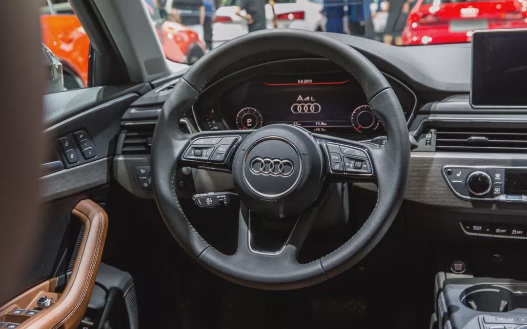 奥迪a4l45quattro臻选动感型,18款奥迪a4l45quattro试驾