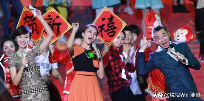 2011中央电视台网络春晚主持人,2011年的春晚主持人是谁