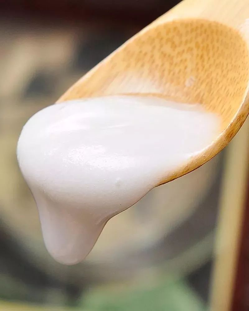 蜂蜜是不是凉了就凝固了,蜂蜜结晶夏天也没融化是不是假的