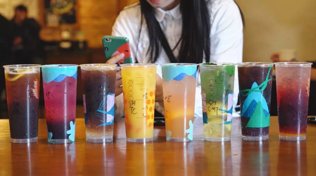 星巴克回归饮品被吐槽,星巴克推出八种饮品吐槽