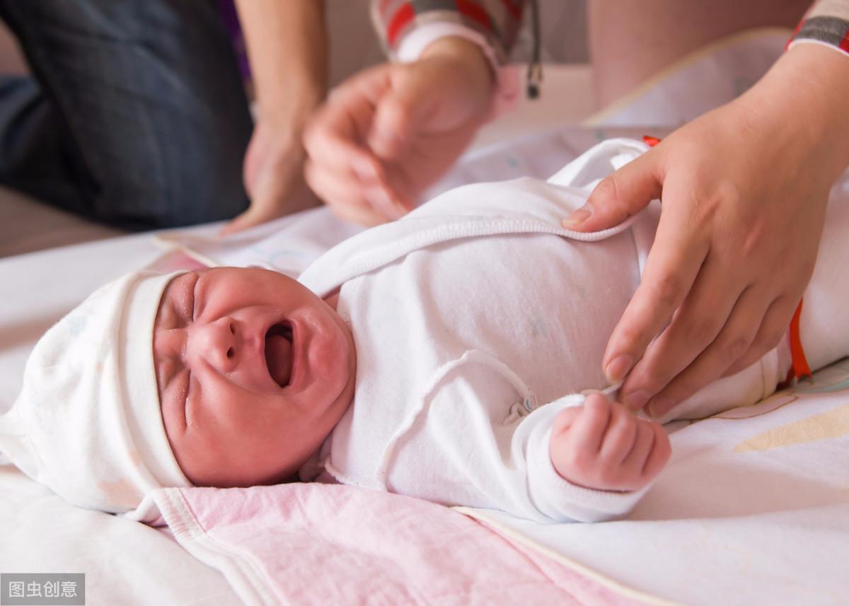 新生儿胀气哭闹该怎么解决,新生儿胀气老哭闹的解决方法