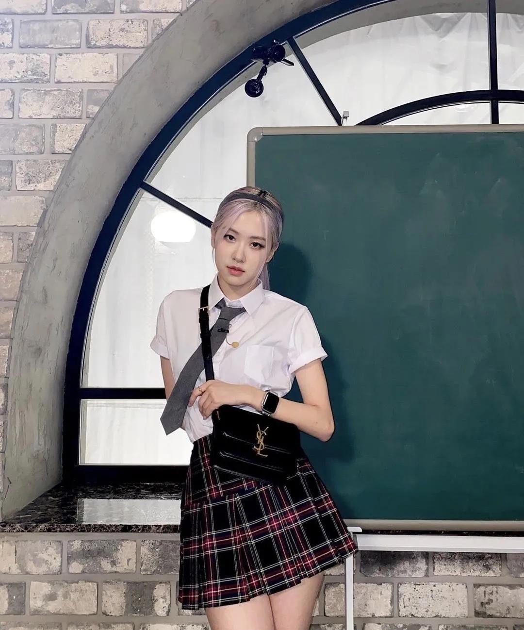 把白衬衫穿得好看的女人,好看的女性白衬衫