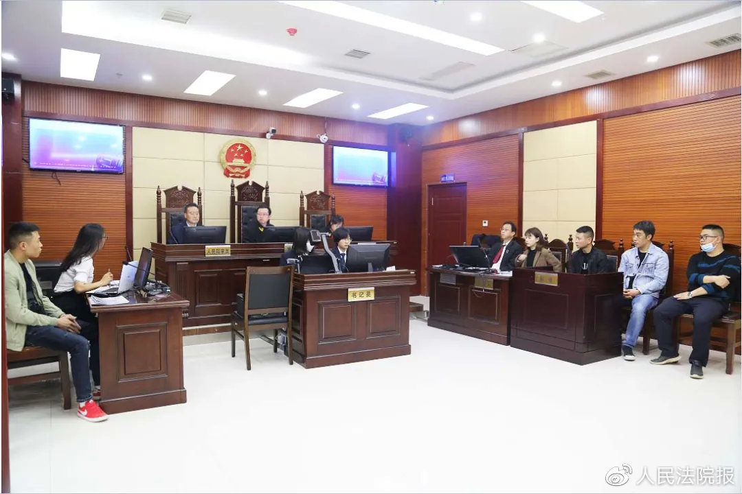 刚买上新车就发生了碰撞,近40万买的奥迪竟被撞过